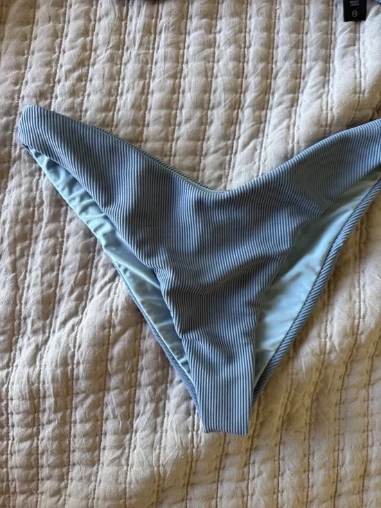 Beach Riot Bikini - Picture 4 of 9